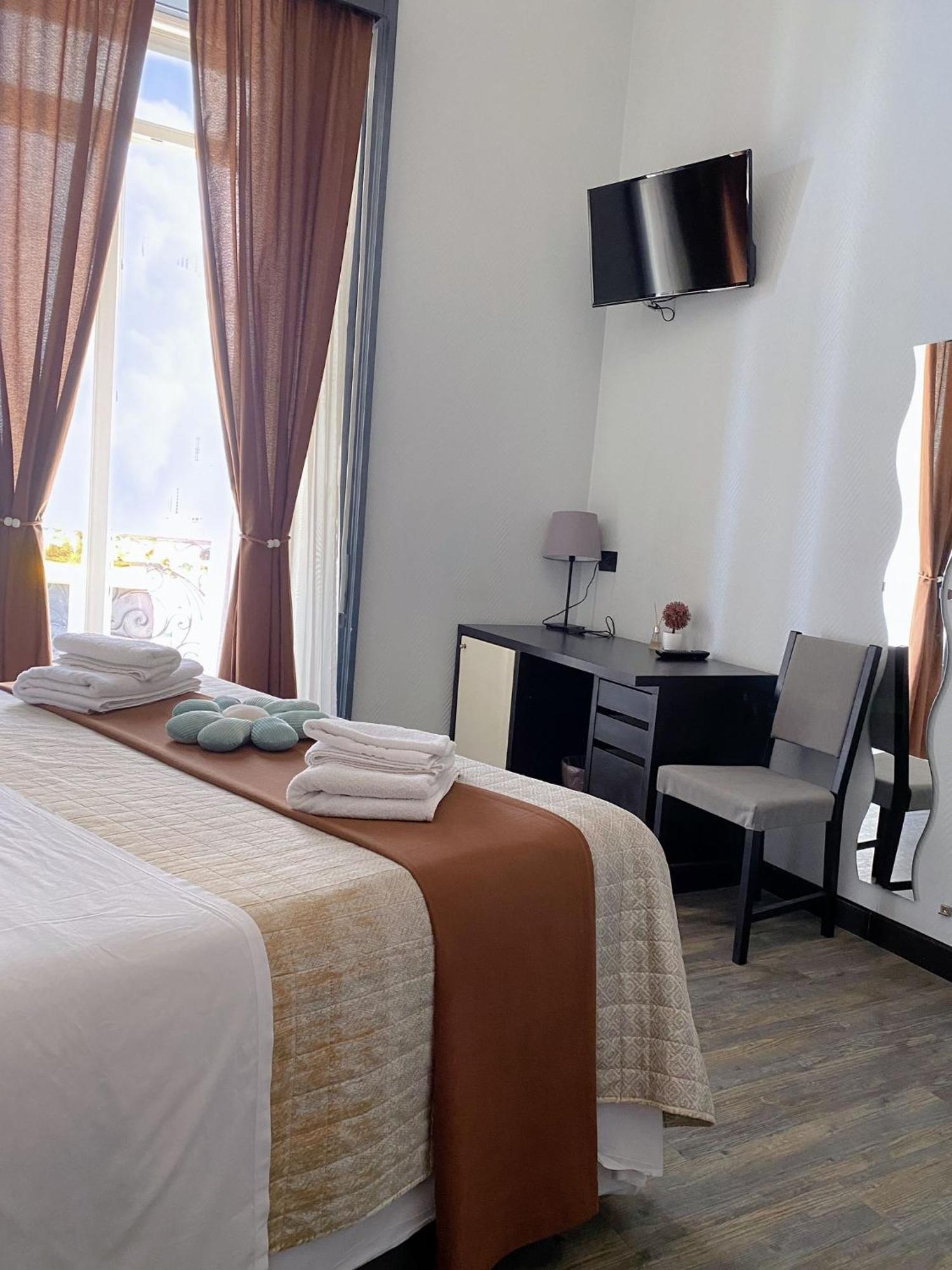 Dolce Vita Rooms Napoli Esterno foto