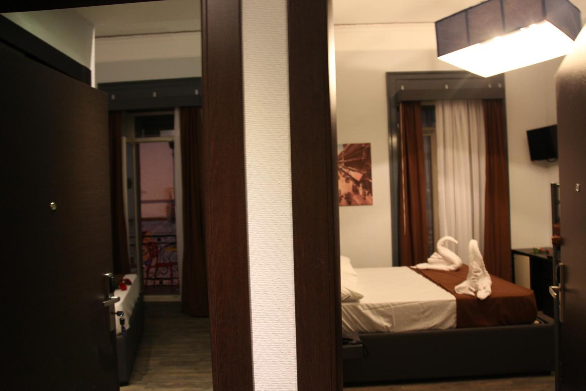 Dolce Vita Rooms Napoli Esterno foto