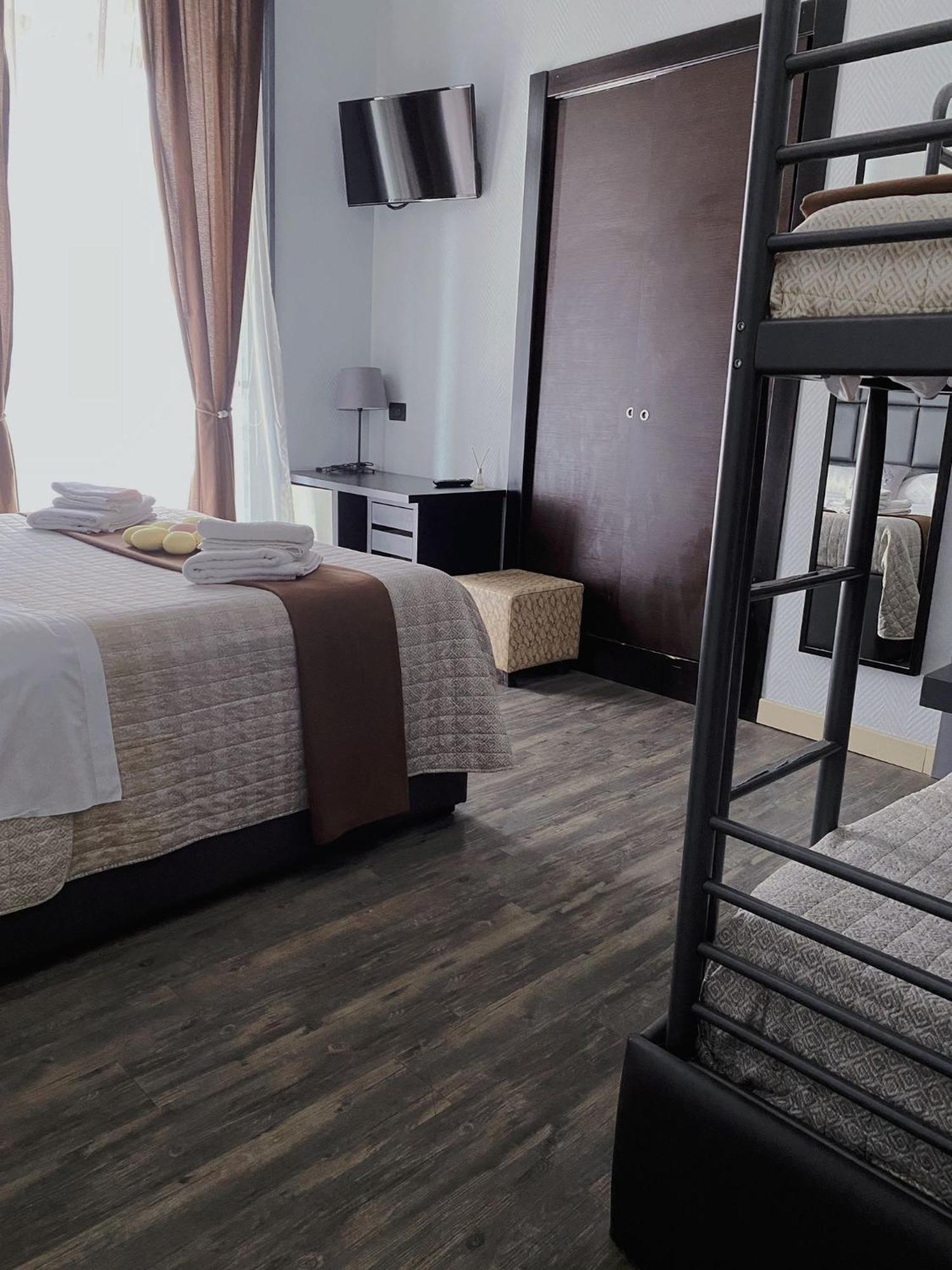 Dolce Vita Rooms Napoli Esterno foto