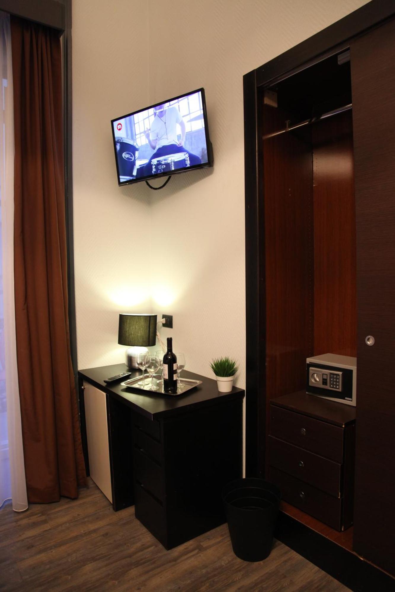 Dolce Vita Rooms Napoli Esterno foto