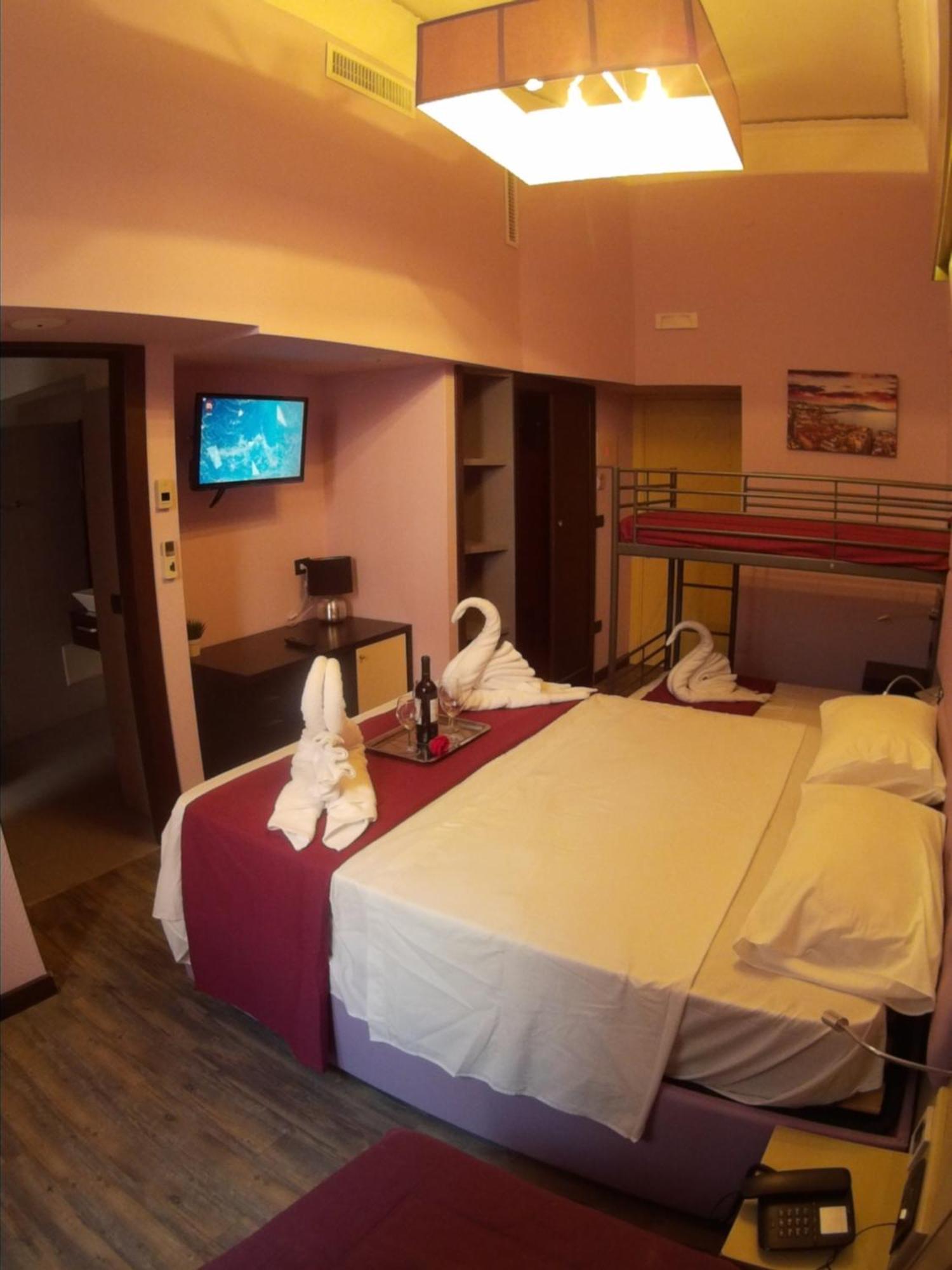 Dolce Vita Rooms Napoli Esterno foto