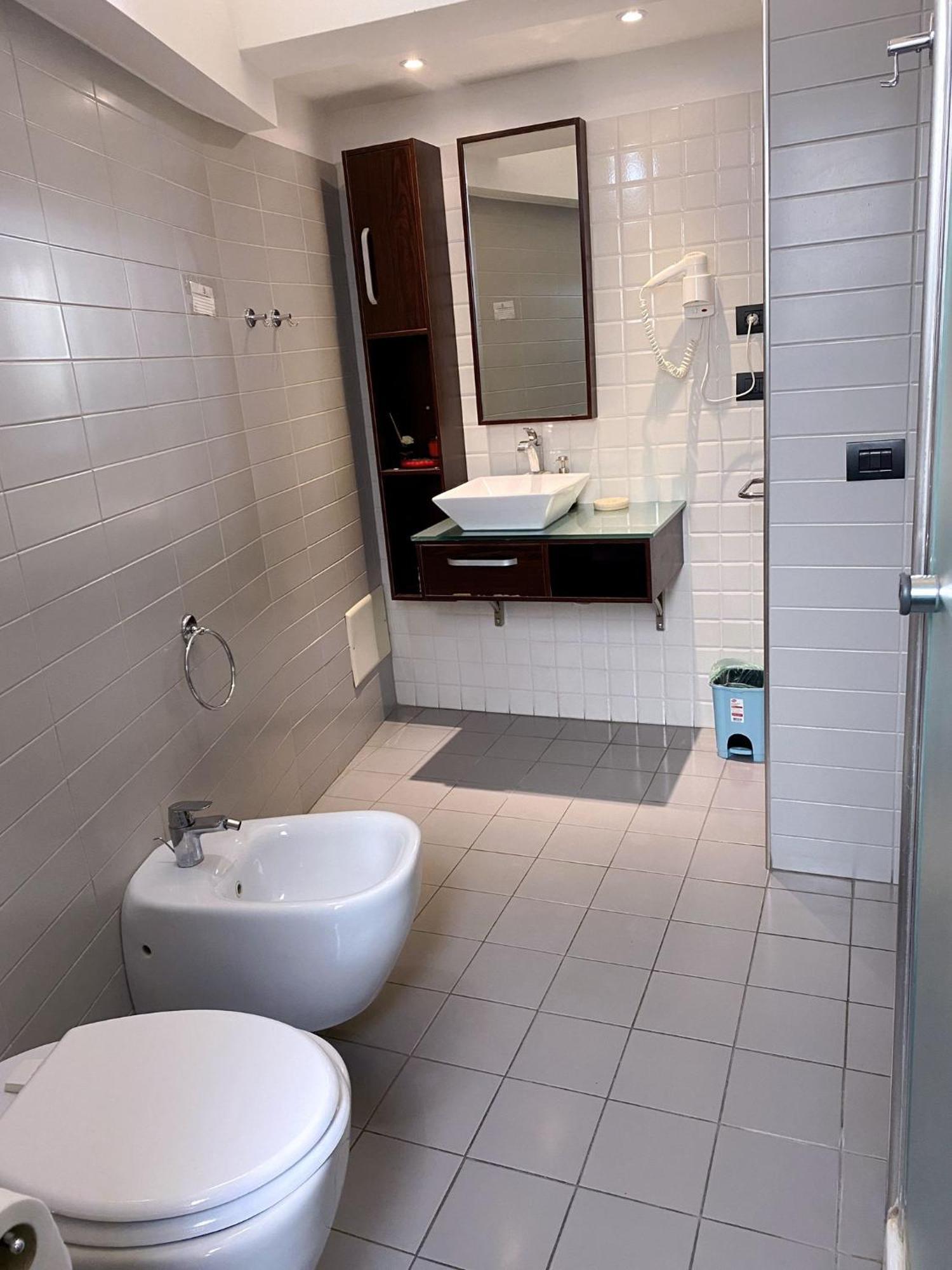 Dolce Vita Rooms Napoli Esterno foto