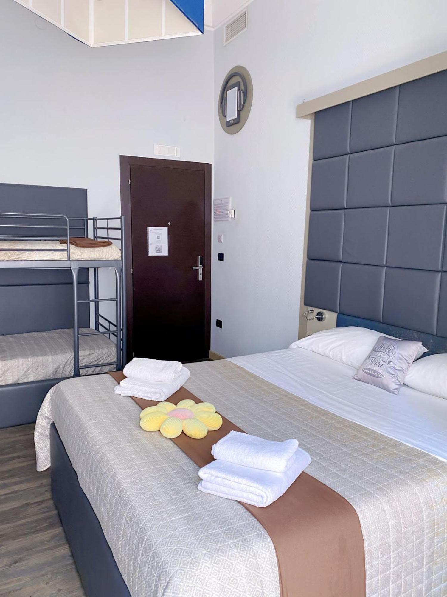 Dolce Vita Rooms Napoli Esterno foto